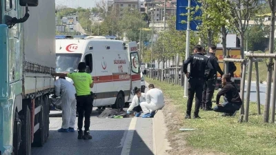 Başakşehir&rsquo;de yolun karşısına ge&ccedil;erken tır &ccedil;aptı: Olay yerinde hayatını kaybetti
