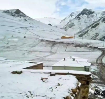 Başkale&rsquo;de Mayıs ayında kar yağışı etkili oldu
