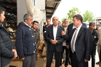 Başkan Aydın kurban pazarında yetiştiriciler ve vatandaşlarla buluştu