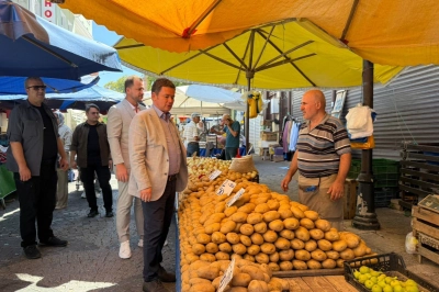 Başkan Aydın, Muradiye Pazarı&rsquo;nda Esnaf ve Vatandaşla Buluştu