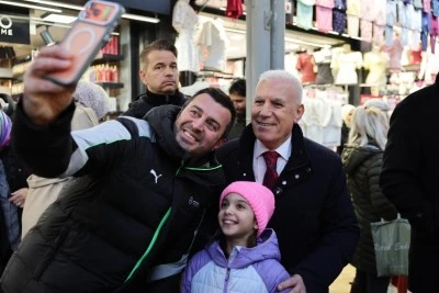  Başkan Bozbey &ccedil;arşı esnafıyla bayramlaştı