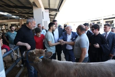 Başkan Bozbey&rsquo;den Kurban Pazarı&rsquo;na ziyaret