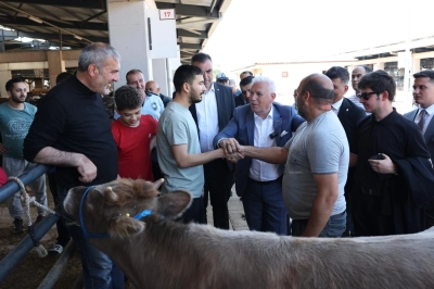 Başkan Bozbey&rsquo;den Kurban Pazarına Ziyaret
