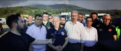 Başkan Bozbey: "Yangının y&ouml;n&uuml; belli değil, daha fazla hava desteği gerekli"