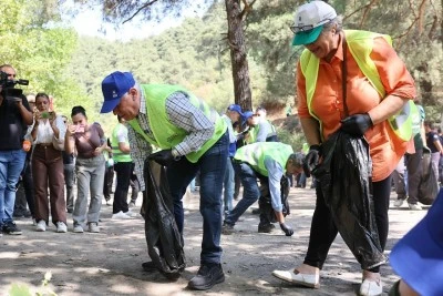Başkan Bozbey, 'Temiz Bursa' i&ccedil;in &ccedil;&ouml;p topladı