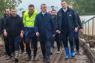 Başkan B&uuml;y&uuml;kakın Şiddetli Yağıştan Etkilenen B&ouml;lgeleri Gezdi