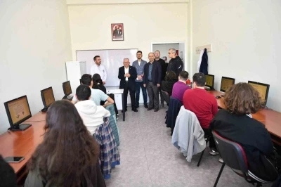 Başkan B&uuml;y&uuml;kkılı&ccedil;, geleceğin bilişim yıldızları ile bir araya geldi
