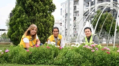 Başkan &Ccedil;er&ccedil;ioğlu Efeler&rsquo;i bahar &ccedil;i&ccedil;ekleri ile s&uuml;sledi
