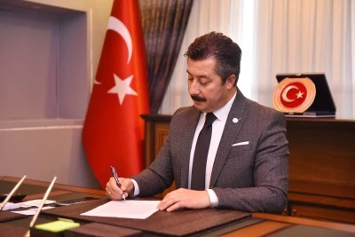 Başkan Ercan &Ouml;zel: 'İstiklal ruhu geleceğimizin teminatıdır'