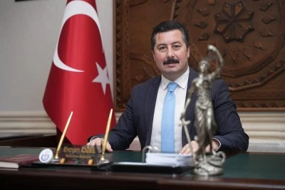 Başkan Ercan &Ouml;zel: 'Kadınlar toplumun mimarıdır"