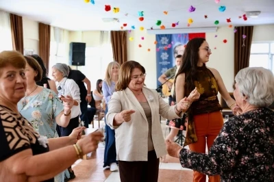 Başkan Gen&ccedil;ay: "Annelerimizin y&uuml;z&uuml; hep g&uuml;ls&uuml;n"
