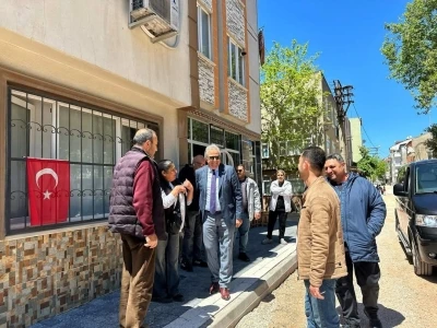 Başkan Mirza, &Ccedil;ınarlı Mahallesi&rsquo;ndeki yol ve kaldırım &ccedil;alışmalarını inceledi
