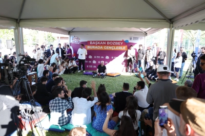 Başkan Mustafa Bozbey, Gen&ccedil;lerle Buluştu