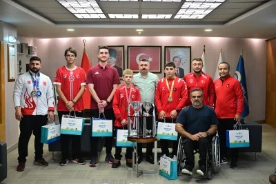 Başkan Oktay Yılmaz şampiyonları ağırladı