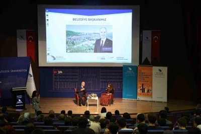 Başkan &Ouml;zl&uuml; &uuml;niversite &ouml;ğrencileriyle bir araya geldi
