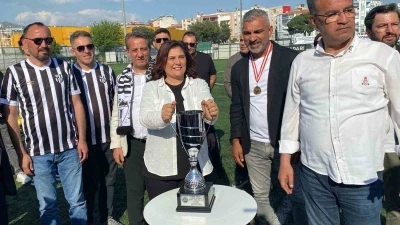 Başkan &Ouml;zl&uuml;er g&ouml;revi bırakacağını a&ccedil;ıkladı
