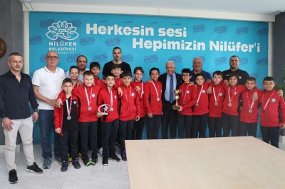 Başkan Şadi &Ouml;zdemir Başarılı Sporcuları Ağırladı