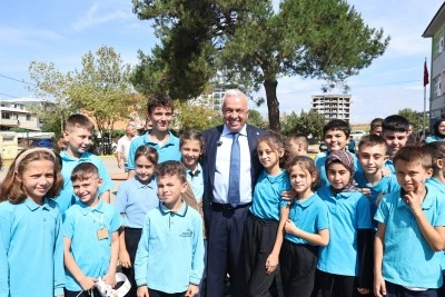 Başkan Şadi &Ouml;zdemir'den &ouml;ğrencilere Bursaspor forması 