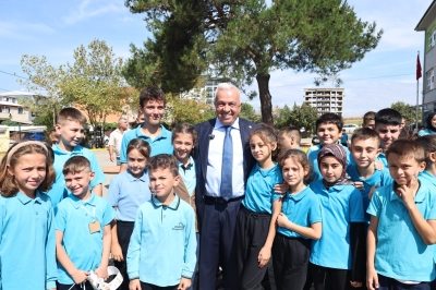 Başkan Şadi &Ouml;zdemir&rsquo;den &ldquo;Okula Hoş Geldin&rdquo; Hediyesi