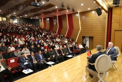 Başkan Şadi &Ouml;zdemir gen&ccedil;lerle buluştu