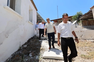 Başkan Tugay Yangın B&ouml;lgelerini Yalnız Bırakmıyor