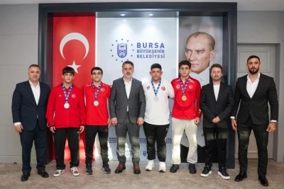 Başkan Vekili Biba, Bursa&rsquo;nın gururu g&uuml;reş&ccedil;ileri ağırladı