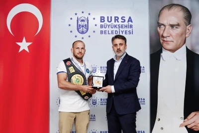 Başkan Vekili Biba'dan d&uuml;nya şampiyonu g&uuml;reş&ccedil;iye tebrik