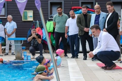 Başkan Vekili Biba'dan minik y&uuml;z&uuml;c&uuml;lere ziyaret