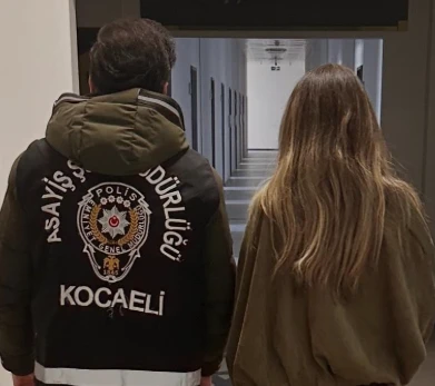 Başkasına ait kredi kartını 35 kez kullandı, Kocaeli&rsquo;de sahte kimlikle yakalandı