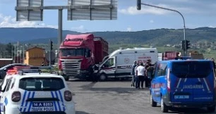 Başsavcının bulunduğu ambulans, kazaya karıştı; 8 yaralı