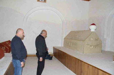 Batı Karadeniz&rsquo;in fatihi Emir Karatekin Bey&rsquo;in kabri asırlardır ziyaret&ccedil;ilerini ağırlıyor
