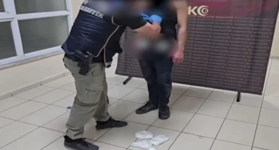 Batman&rsquo;a hava ve kara yolu &uuml;zerinden uyuşturucu sokmaya &ccedil;alışan 2 kişi tutuklandı
