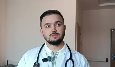 Batman&rsquo;da 4 yaşındaki &ccedil;ocuğun, 16 g&uuml;nl&uuml;k kardeşine verdiği badem şekeri boğazından operasyonla &ccedil;ıkarıldı
