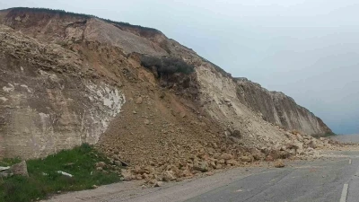 Batman&rsquo;da heyelan: &Uuml;niversitenin yolu ulaşıma kapandı