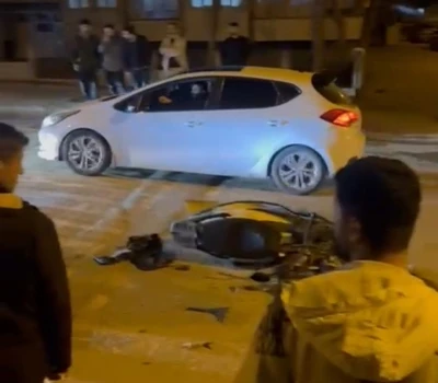Batman&rsquo;da otomobil ile &ccedil;arpışan motosikletin s&uuml;r&uuml;c&uuml;s&uuml; &ouml;ld&uuml;