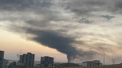 Batman&rsquo;da ulusal market zincirinin ana dağıtım deposunda b&uuml;y&uuml;k yangın