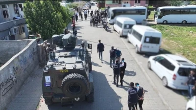 Batman&rsquo;da zehir tacirlerine b&uuml;y&uuml;k darbe: 15 adrese eş zamanlı baskın, 18 tutuklama
