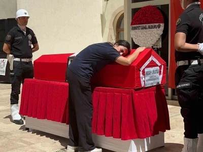 Bayındır&rsquo;da Bek&ccedil;i Merih Umutlu g&ouml;zyaşlarıyla defnedildi
