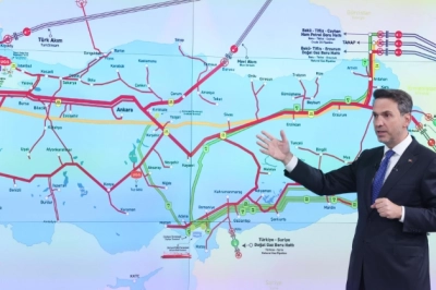 Bayraktar: &ldquo;Ceyhan'ı Adeta Bir Rotterdam Yapabiliriz"
