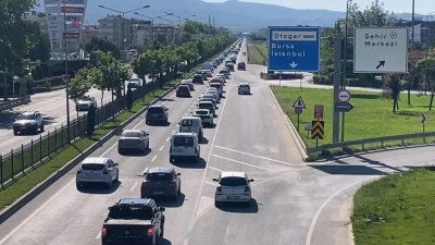 Bayram d&ouml;n&uuml;ş trafiği İneg&ouml;l'de yoğunlaştı