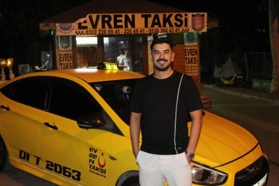 Bebeğini hastane yolunda takside d&uuml;nyaya getirdi