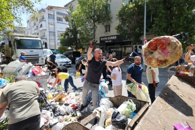 Belediye Başkanı &Ccedil;&ouml;p Topladı