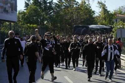Beşiktaş taraftarı stada geldi
