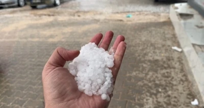 Besni&rsquo;de fındık b&uuml;y&uuml;kl&uuml;ğ&uuml;nde dolu yağdı
