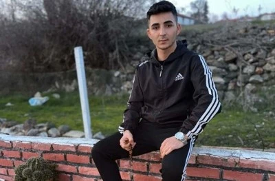 Beton mikseri ağa&ccedil;ların &uuml;zerine devrildi; 1 &ouml;l&uuml;, 1 yaralı
