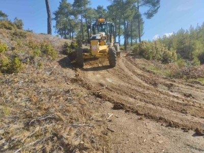 Beyağa&ccedil; Belediyesi arazi yollarını d&uuml;zenliyor
