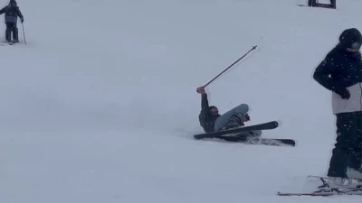'Beyaz cennet&rsquo;te piste &ccedil;ıkan acemi kayak&ccedil;ıların kazaları...