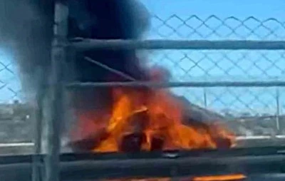 Beykoz&rsquo;da alevlere teslim olan otomobil hurdaya d&ouml;nd&uuml;