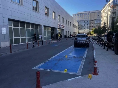 Beylikd&uuml;z&uuml;&rsquo;nde hastane bah&ccedil;esinde silah sesleri korkuttu: 1 yaralı
