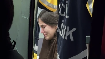  Beyoğlu&rsquo;nda 2 katlı binada &ccedil;ıkan yangında mahsur kalan 4 kişi kurtarıldı